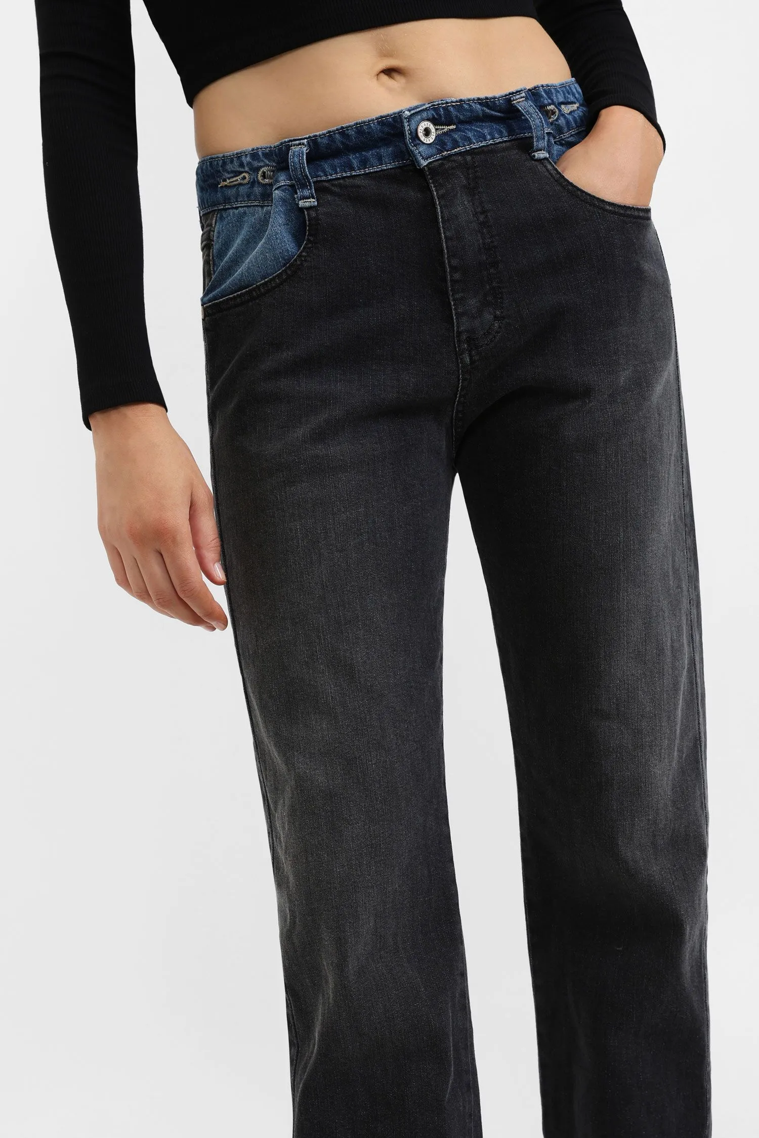 Jeans droit avec détails contrastants