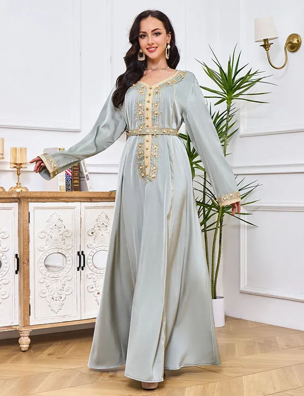 Robe abaya brodée et incrustée de diamants