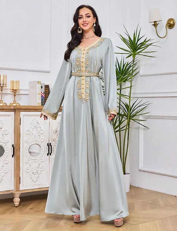 Robe abaya brodée et incrustée de diamants