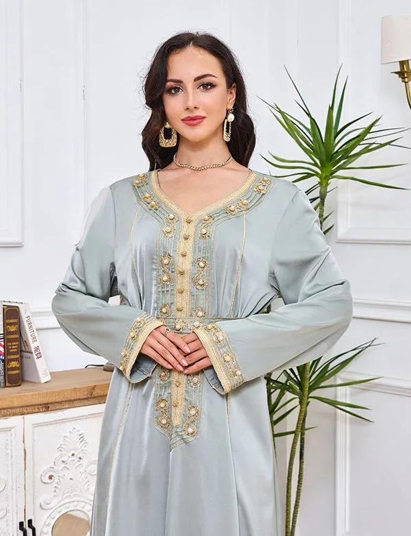 Robe abaya brodée et incrustée de diamants