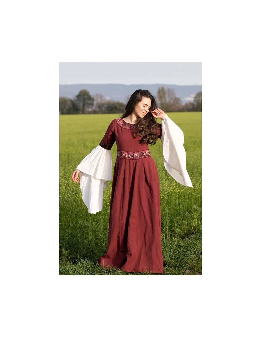 Robe médiévale noble Yala, avec dentelle ⚔️ Boutique Épées