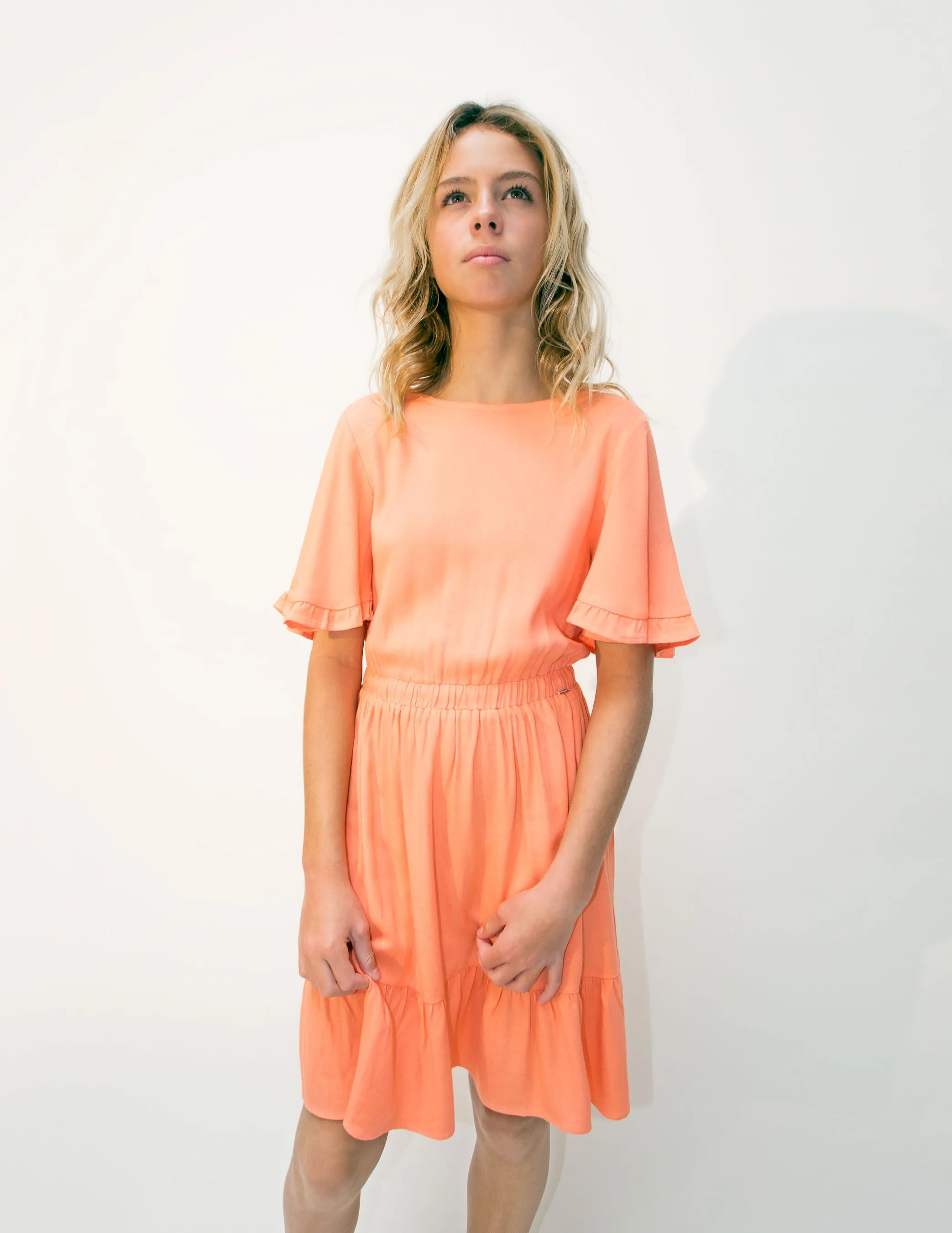 Robe orange larges manches volantées fille