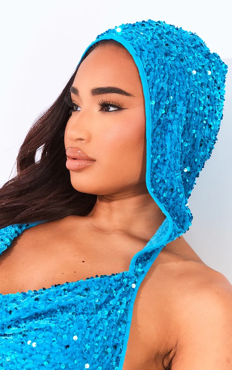 Shape Robe moulante bleu vif en velours à détail sequins et capuche avec col bénitier