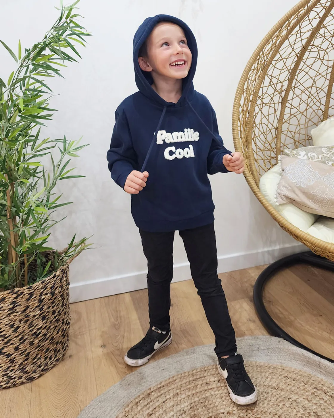 Sweat à capuche enfant bleu marine broderie Famille Cool